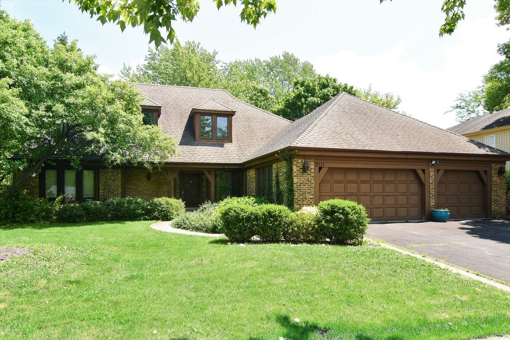 2111 Mallard Dr, Northbrook, IL 60062