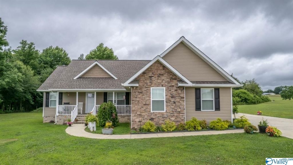 363 Woodview Rd, Henagar, AL 35978