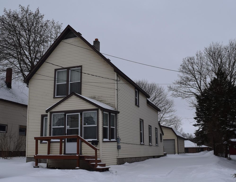 423 W  Spruce St, Sault Sainte Marie, MI 49783