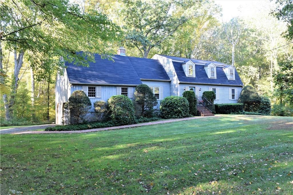 15 Wellsweep Dr, Madison, CT 06443