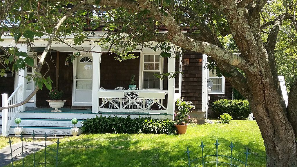 233 Standish Ave, Plymouth, MA 02360