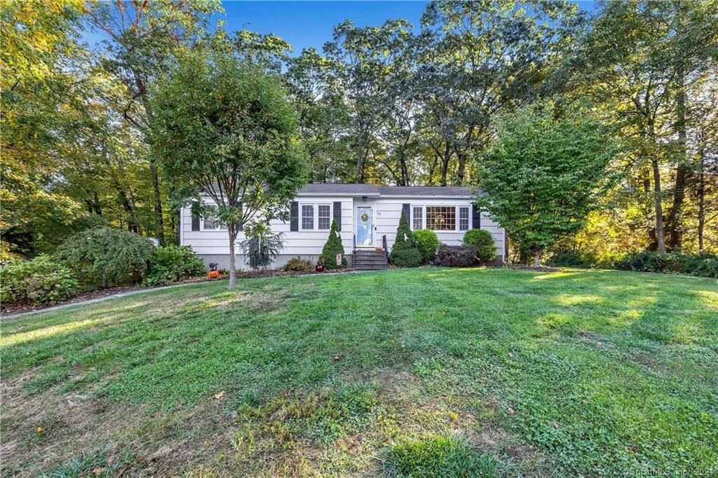 22 Woodfield Dr, Trumbull, CT 06611