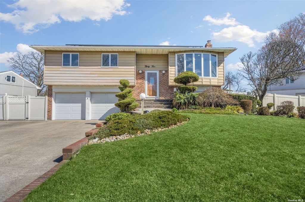 35 Harvest Ln, Commack, NY 11725 3 Bed, 3 Bath SingleFamily Home