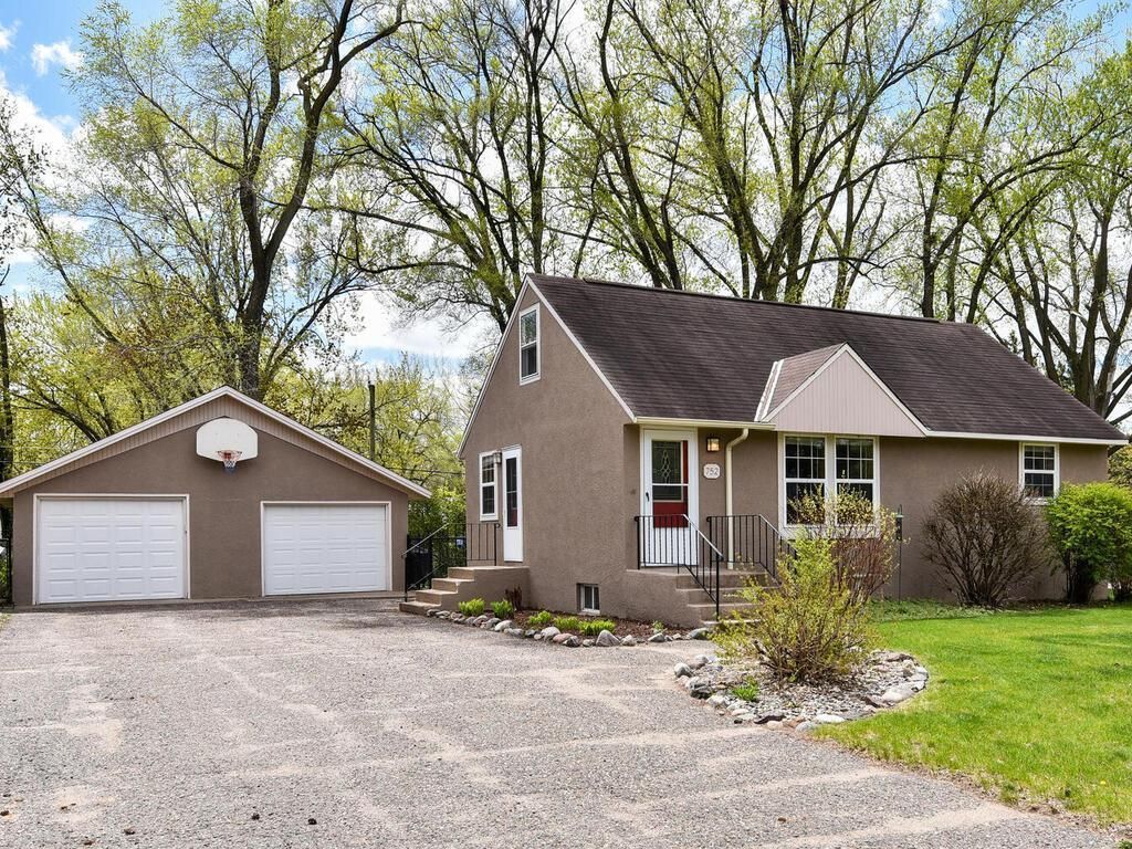 752 84th Ave NE, Spring Lake Park, MN 55432 4 Bed, 2 Bath Single