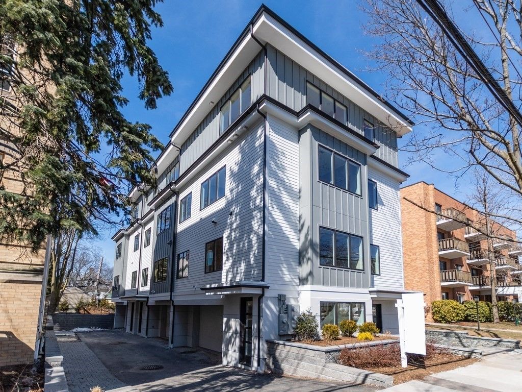 20 Fuller St #3, Brookline, MA 02446