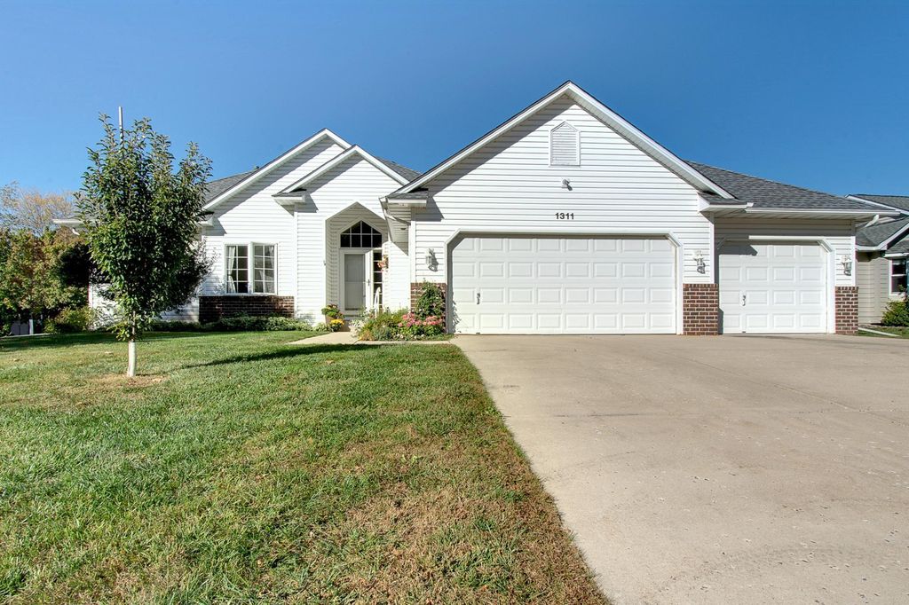 1311 Cannon Valley Dr, Northfield, MN 55057
