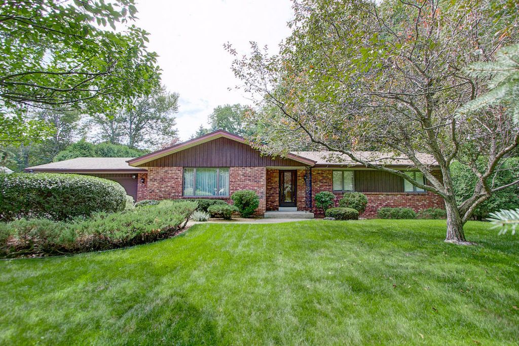 605 Adelman Ct, Brookfield, WI 53045