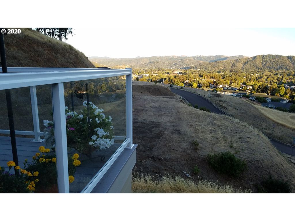 2503 NW Troost St 16, Roseburg, OR 97471 Studio Single
