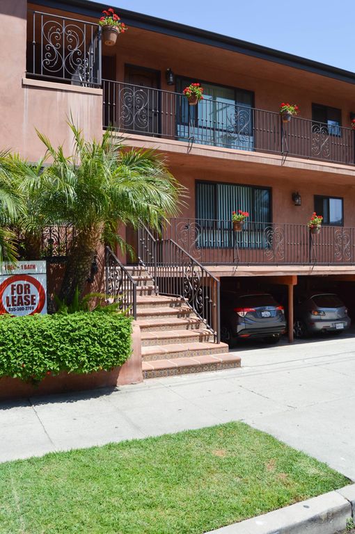 1563 Brockton Ave #4, Los Angeles, CA 90025