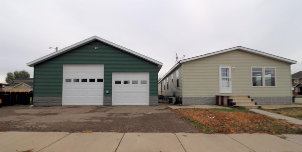 2018 Bison Dr, Williston, ND 58801