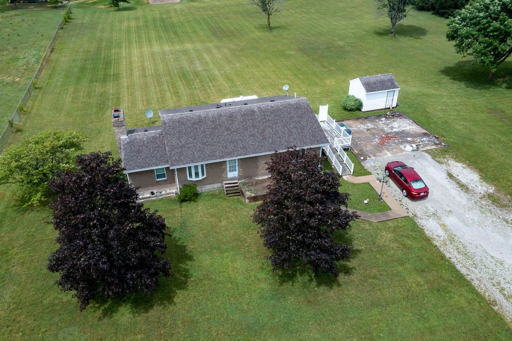 12485 Temple Rd, Brookville, OH 45309
