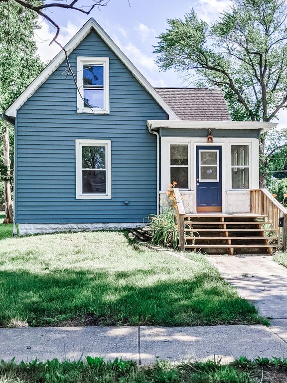 221 W Porter Ave, Chesterton, IN 46304