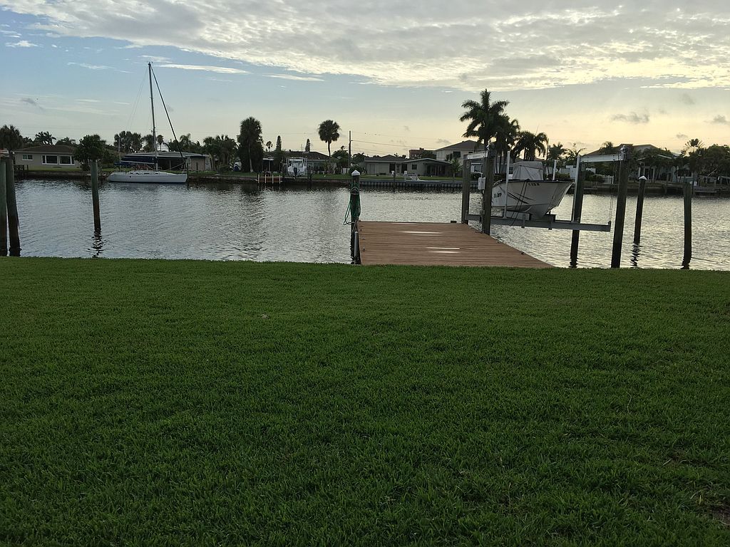 11305 4th St E, Treasure Island, FL 33706