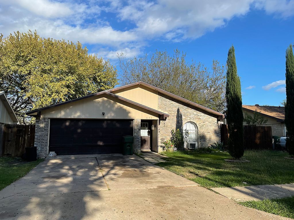 613 Hillcrest St, Mansfield, TX 76063