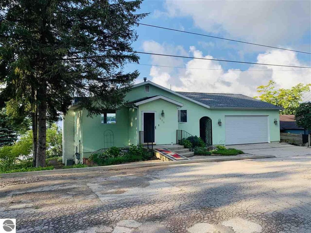 320 Bates St, Fife Lake, MI 49633
