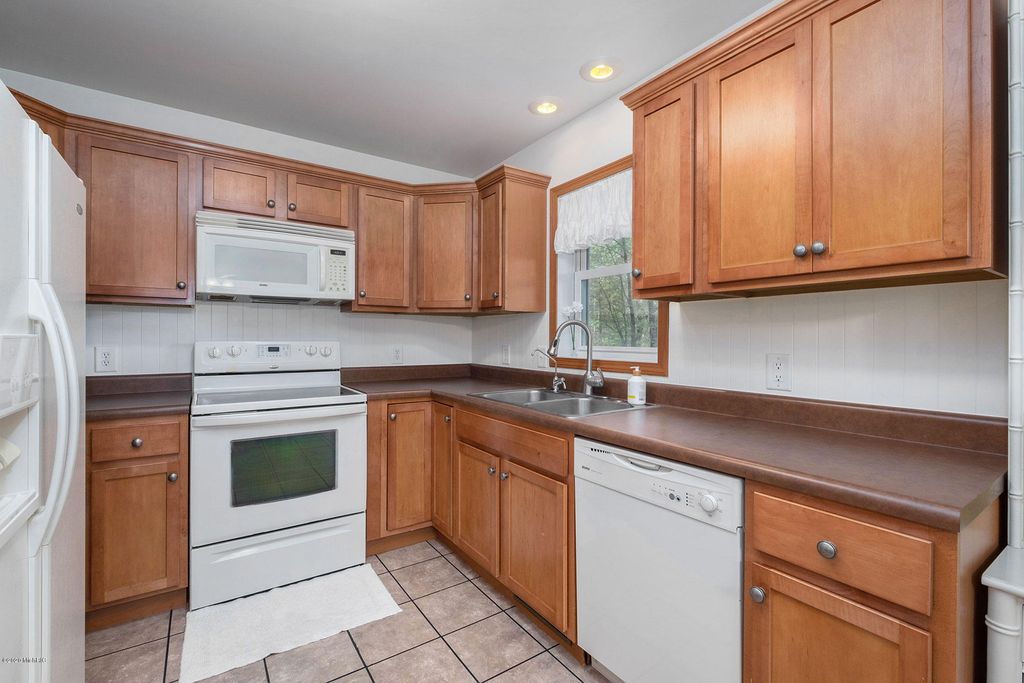 3144 Wesley Ave, Muskegon, MI - 3 Bed, 2 Bath Single-Family Home - 19
