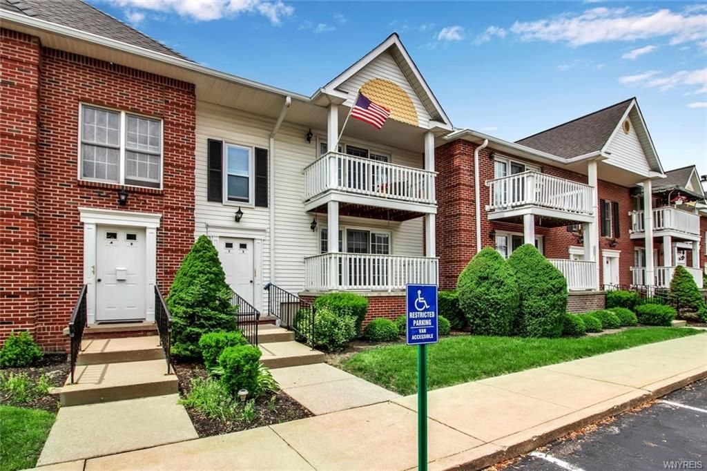 960 Hopkins Rd D, Williamsville, NY 2 Bed, 2 Bath Condo 33 Photos