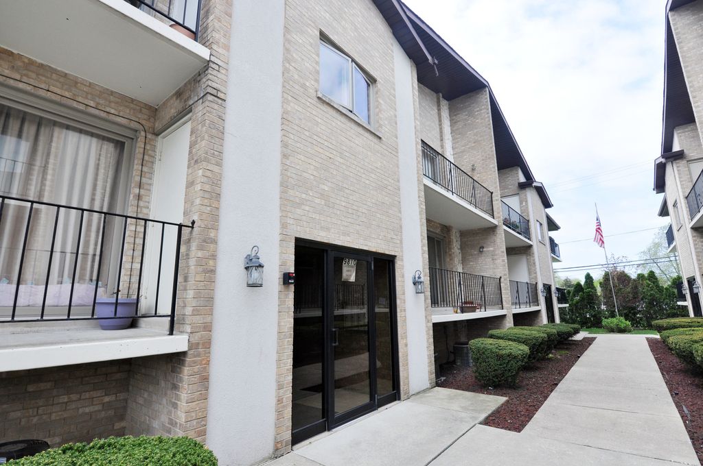 9810 Nashville Ave #7, Chicago Ridge, IL 60415