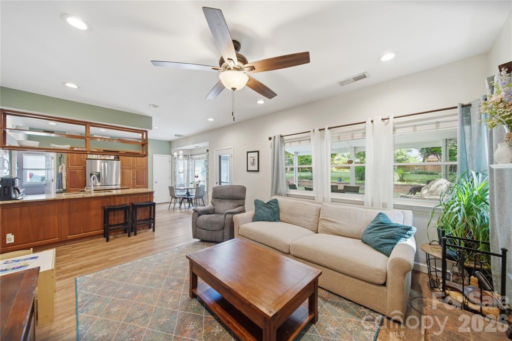 Photo 17 of 13707 Seaton Dr