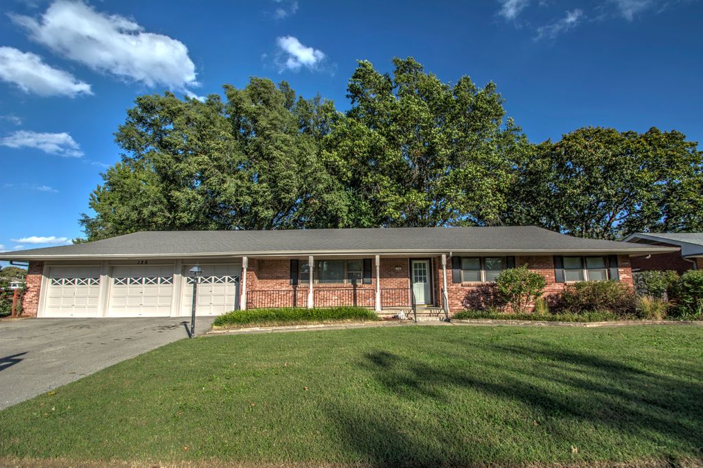 126 Mulberry Ln, Bartlesville, OK - 2 Bed, 2 Bath Single-Family Home