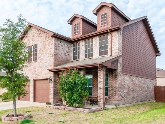 8625 Star Thistle Dr, Fort Worth, TX 76179
