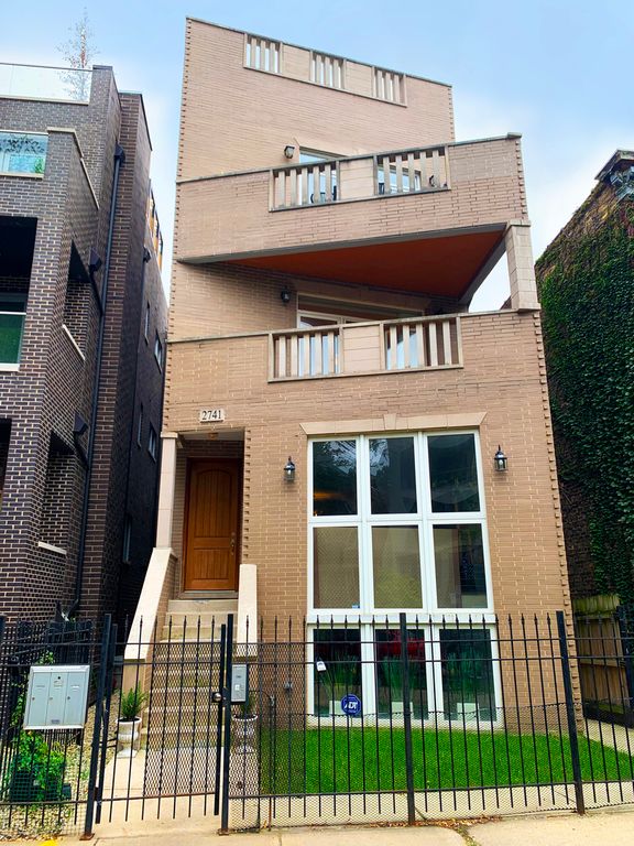 2741 W Cortez St #2, Chicago, IL 60622
