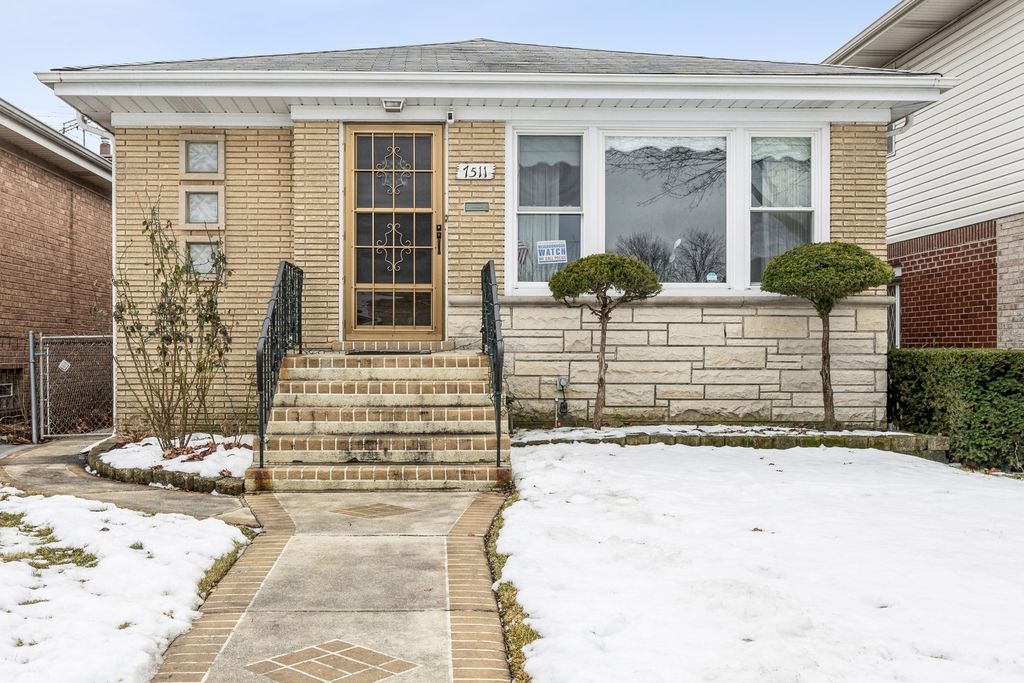 7511 W Argyle St, Harwood Heights, IL 60706