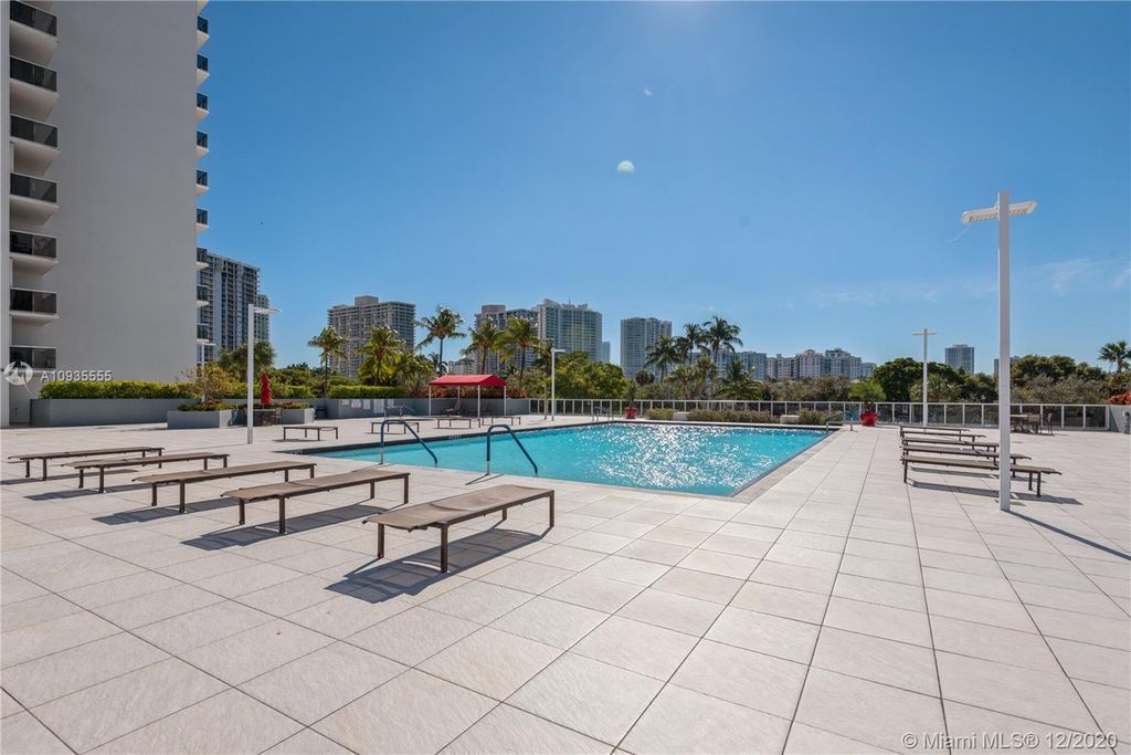 3675 N Country Club Dr #2606-2605, Miami, FL 33180