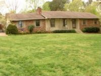 308 W  Overhill Dr, Old Hickory, TN 37138