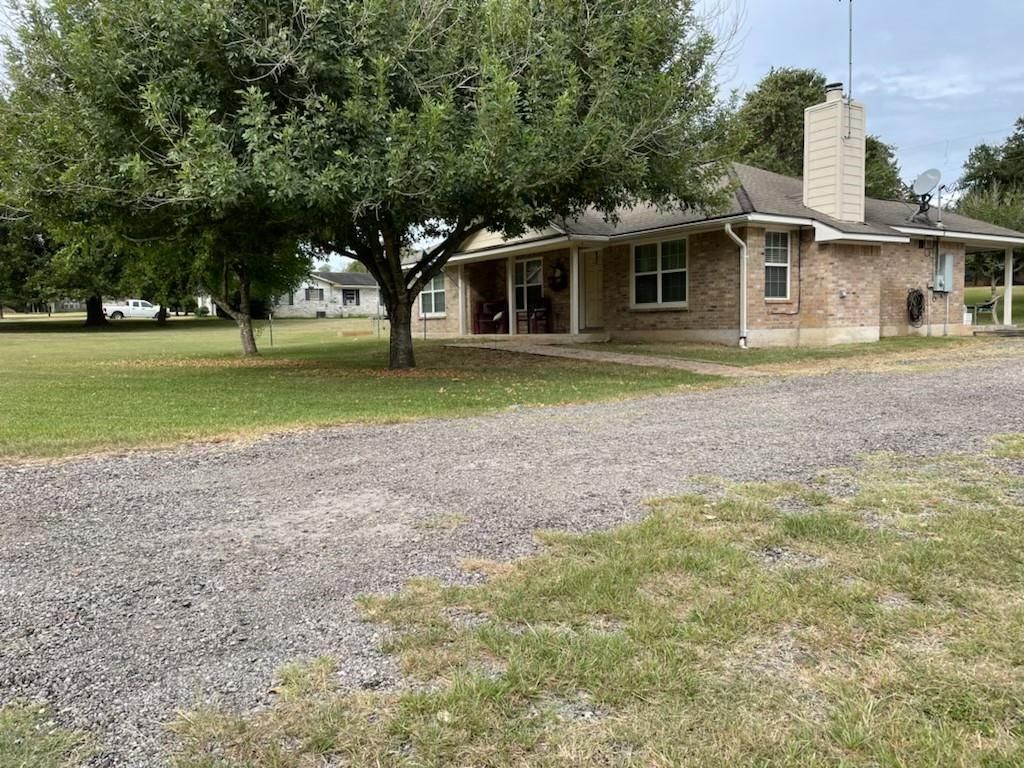9855 Lake Forest Cir, Brenham, TX 77833