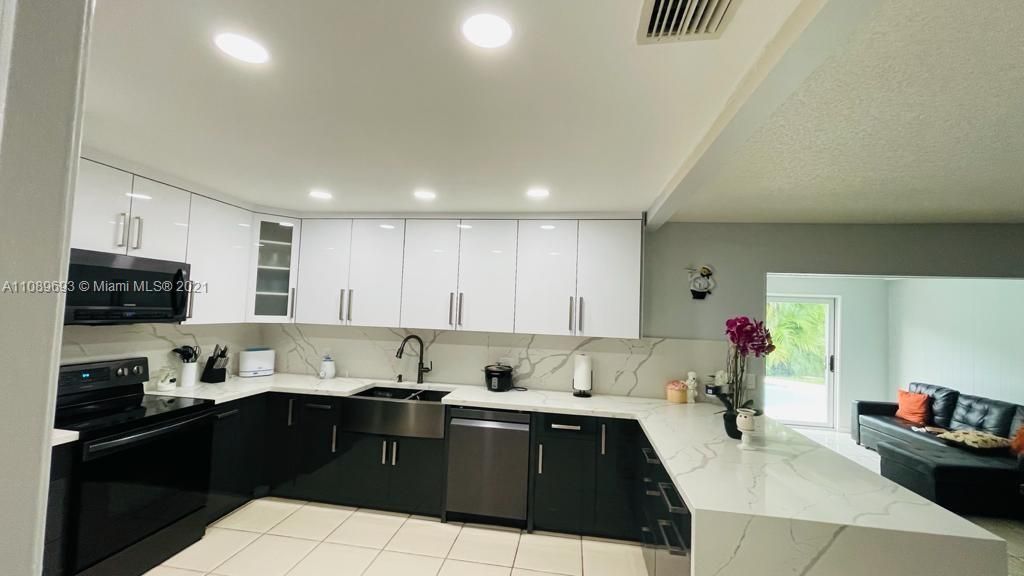 3315 NW 69th Ct, Fort Lauderdale, FL 33309