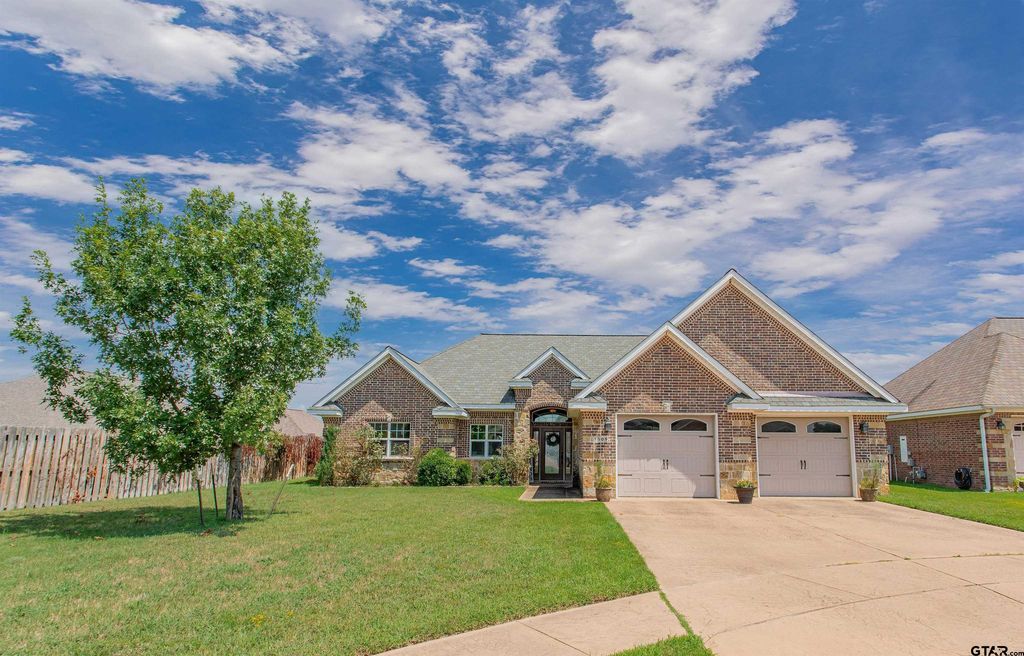 1505 Lucy Cir, Lindale, TX 75771