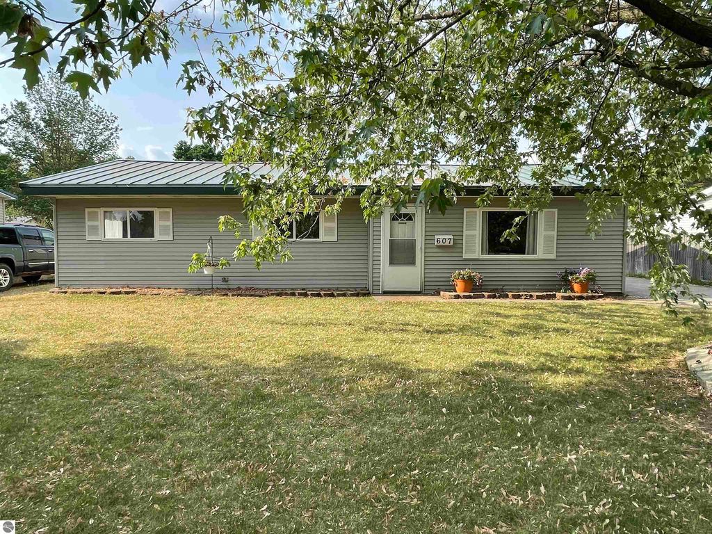 607 Cottage St, Clare, MI 48617 Trulia