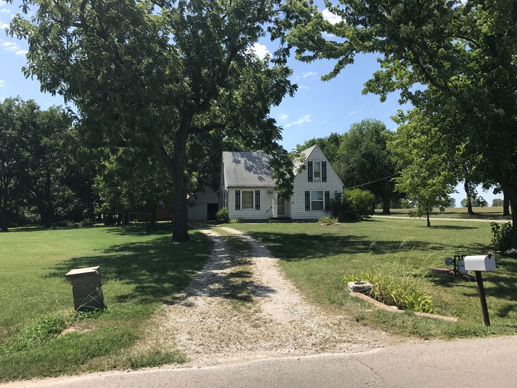 1022 N 8th St, Humboldt, KS 66748 Trulia