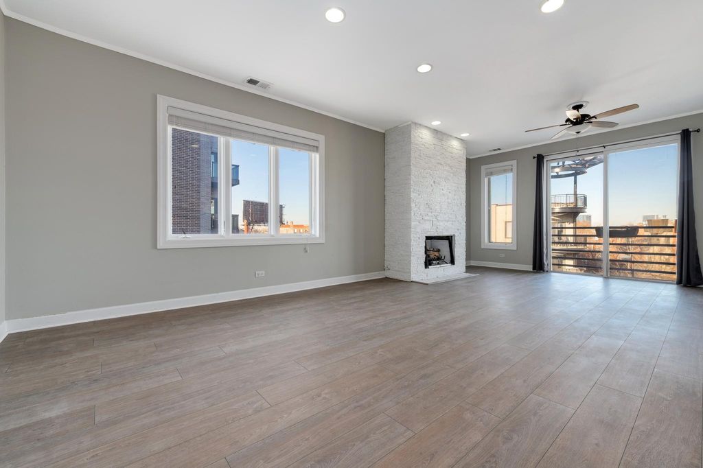 870 N Milwaukee Ave #404, Chicago, IL 60642