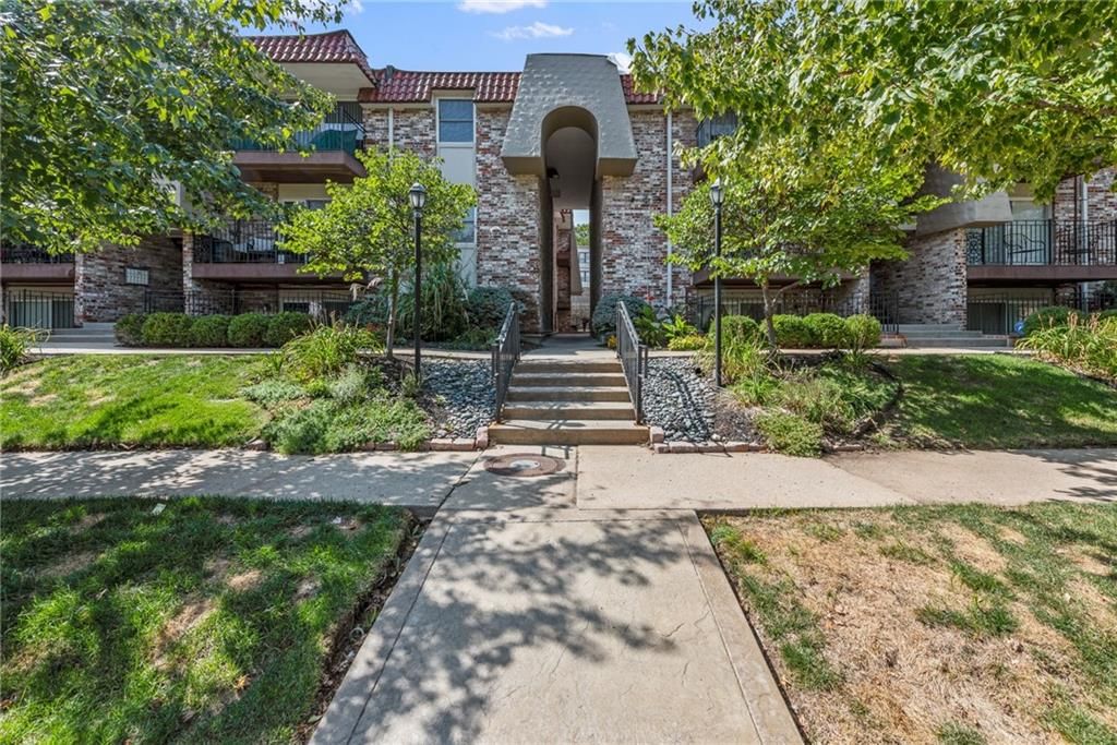 5008 Baltimore Ave #201, Kansas City, MO 64112 - See Est. Value ...