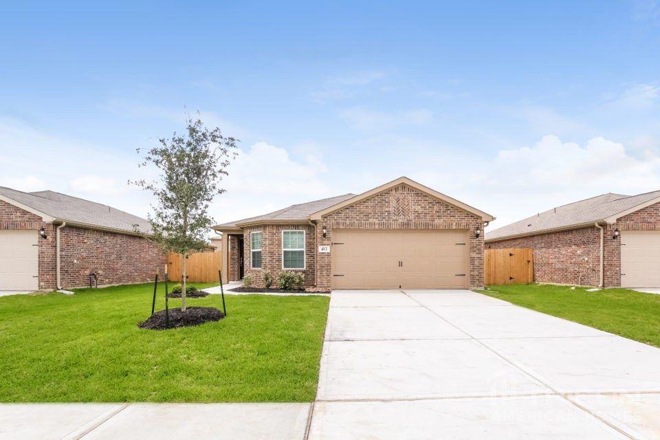 412 Palomino Stand Dr, La Marque, TX 77568