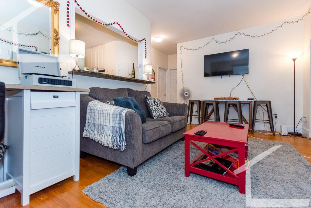 55 Egmont St, Brookline, MA 02446