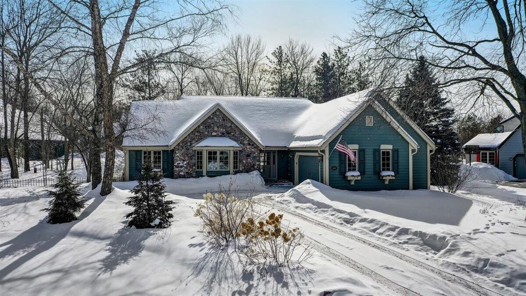 14925 Clare Bridge Ln, Brookfield, WI 53005