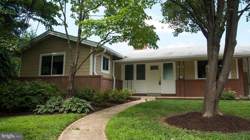 5101 Benton Ave, Bethesda, MD 20814