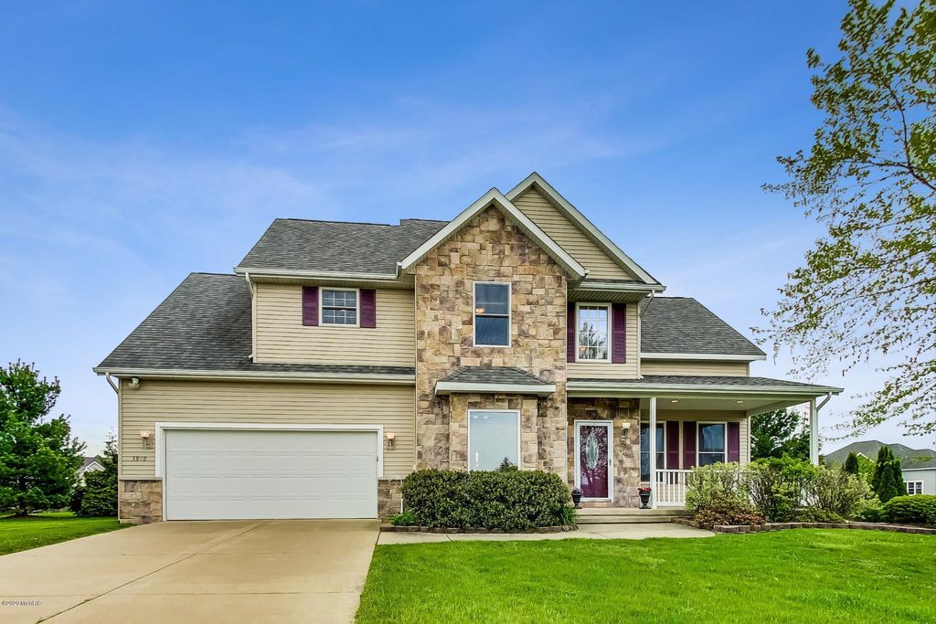 5909 Wabash Ln, Stevensville, MI 3 Bed, 4 Bath SingleFamily Home