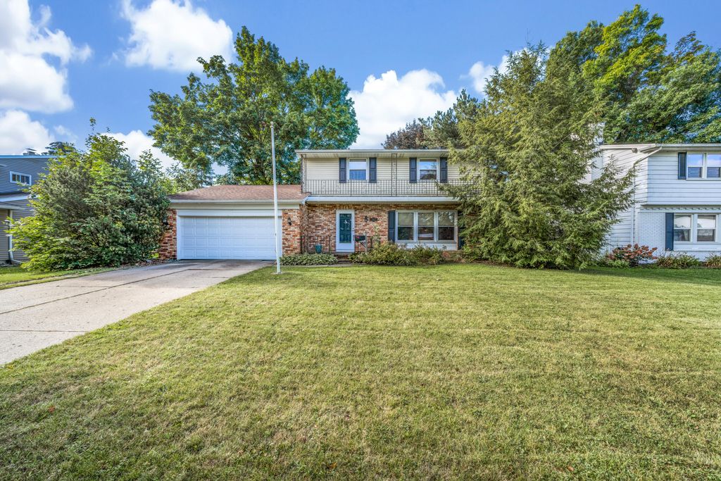 3423 Colchester Rd, Lansing, MI 48906