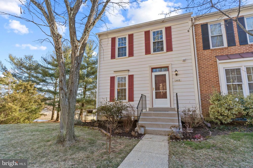 7449 Duddington Dr, Alexandria, VA 22315