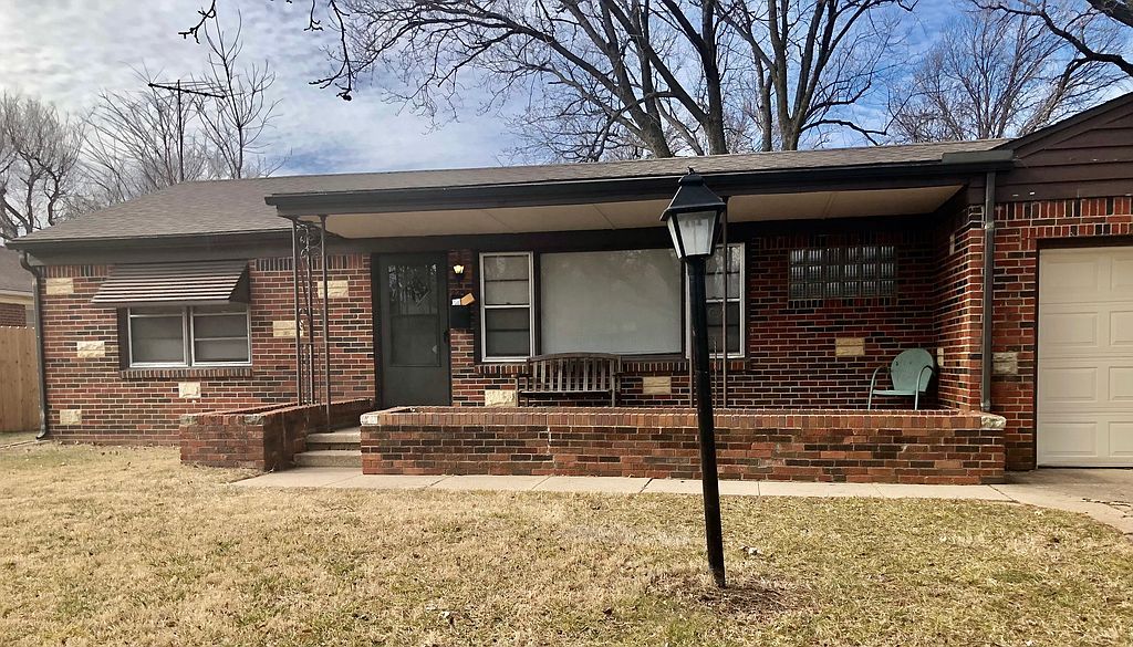 2251 S Fountain Ave, Wichita, KS 67218