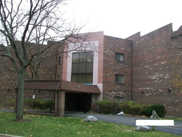 1104 Castilian Ct #304, Glenview, IL 60025