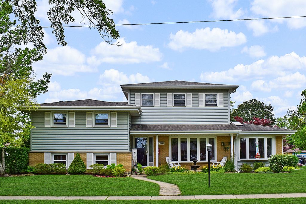 384 Wilkins Dr, Des Plaines, IL 60016