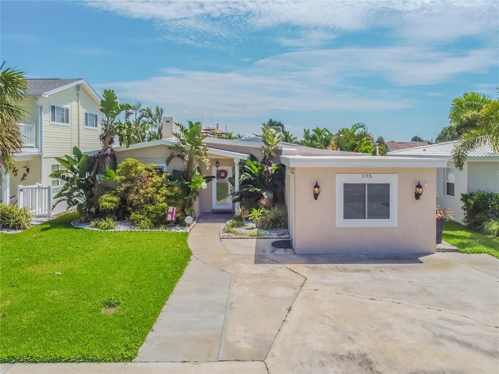 105 Wall St, Redington Shores, FL 33708