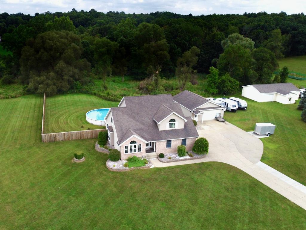 6844 Napoleon Rd, Jackson, MI 49201