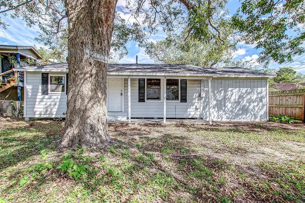 203 S Fig St, Sweeny, TX 77480