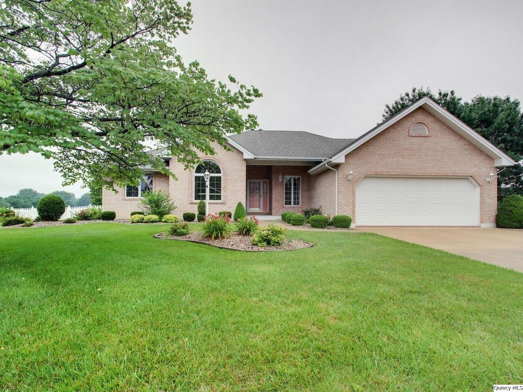 1521 Silverthorne Dr, Quincy, IL 62305